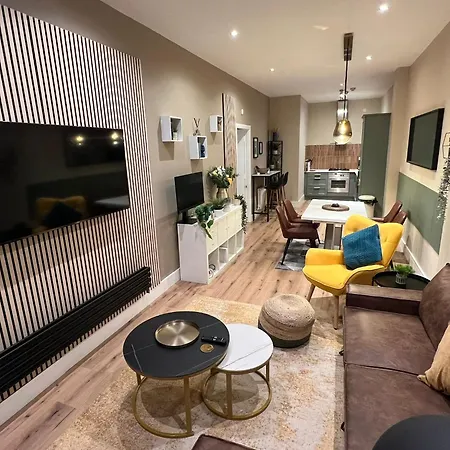 Modern 2 Bedroom 2 Bathroom Newly Renovated Lägenhet