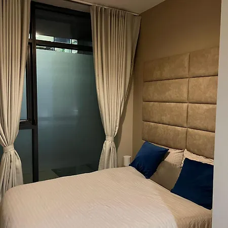 Modern 2 Bedroom 2 Bathroom Newly Renovated Appartement *