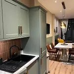 Modern 2 Bedroom 2 Bathroom Newly Renovated * Dublin