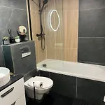 Modern 2 Bedroom 2 Bathroom Newly Renovated