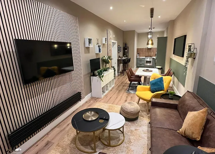 Modern 2 Bedroom 2 Bathroom Newly Renovated Apartman