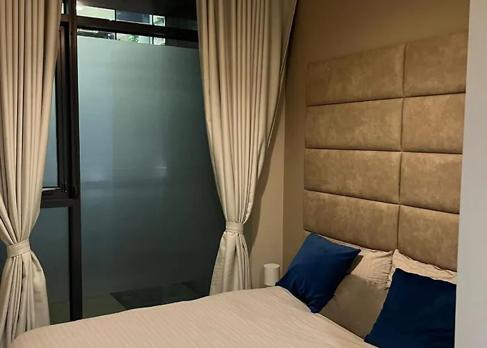 Modern 2 Bedroom 2 Bathroom Newly Renovated Apartman *