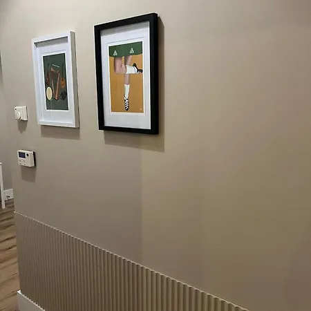 Modern 2 Bedroom 2 Bathroom Newly Renovated